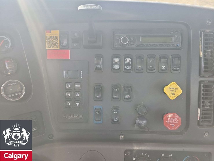 2016-freightliner-114sd-image-19