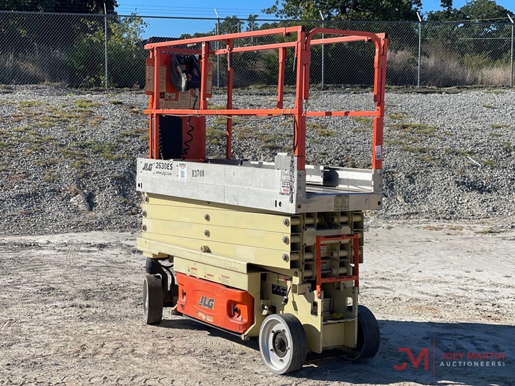 2015-jlg-2630es-image-1