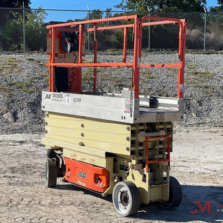 2015 JLG 2630ES