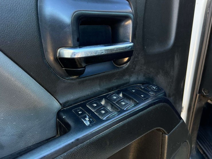 2019-chevrolet-silverado-5500hd-image-12