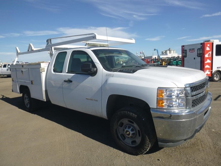 2011-chevrolet-2500hd-image-3