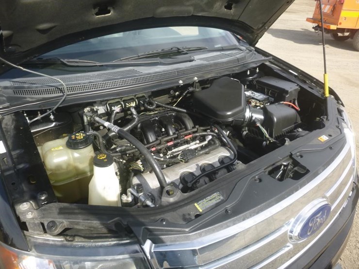 2010-ford-edge-image-12