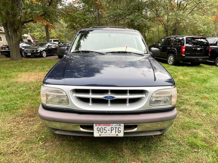 1997-ford-explorer-xlt-image-2