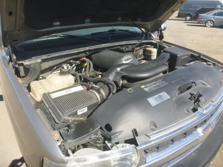 2002-chevrolet-tahoe-image-12