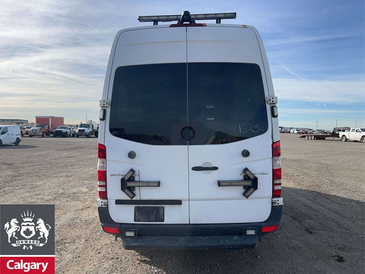 2016-mercedes-benz-sprinter-3500-image-6