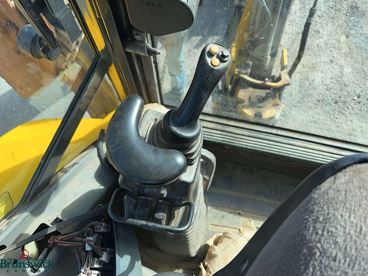 new-holland-b95b-image-20