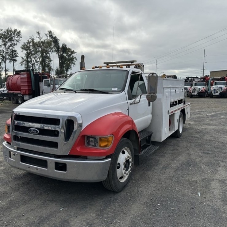 2005 FORD F650