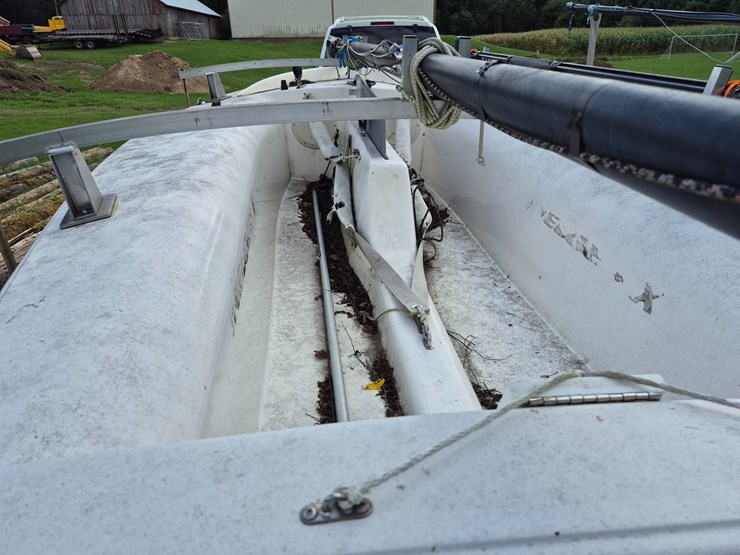 #4007-•-16'-fiberglass-sailboat-image-11