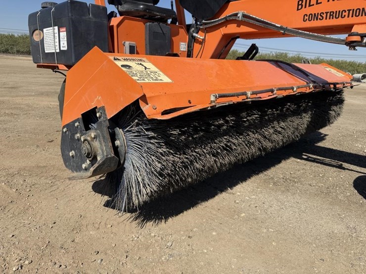lay-mor-sm-300-3-wheel-broom-image-14