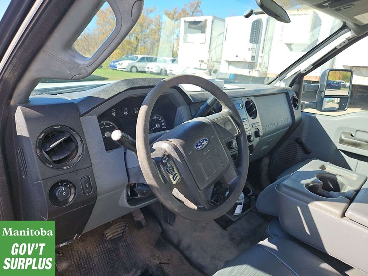 2014-ford-f550-image-17