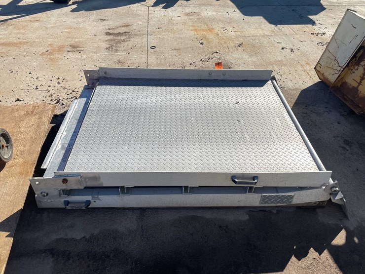 #1820-•-national-fleet-folding-aluminum-sprinter-van-ramp-image-5