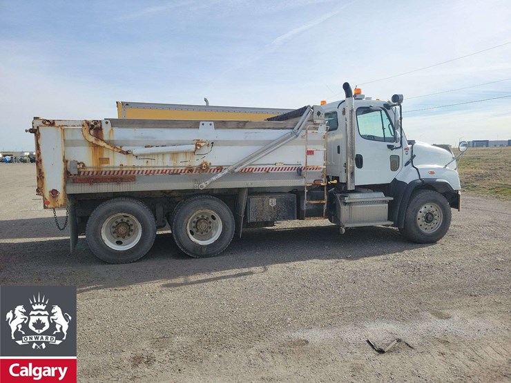 2016-freightliner-114sd-image-3