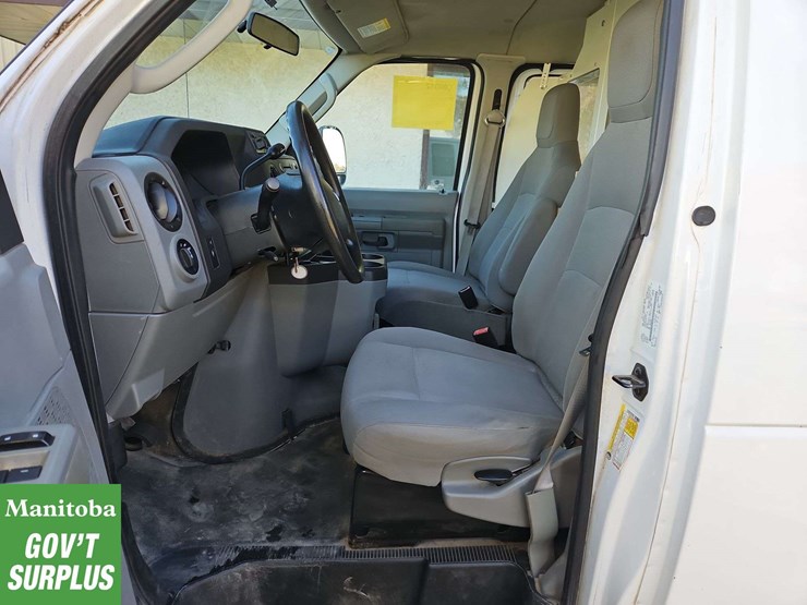 2013-ford-cargo-image-16