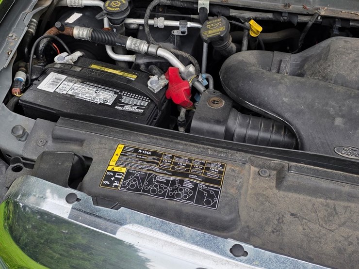 2013-ford-cargo-image-36