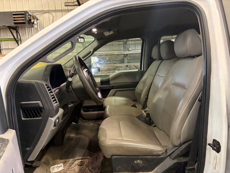 2020-ford-f550-xl-image-10