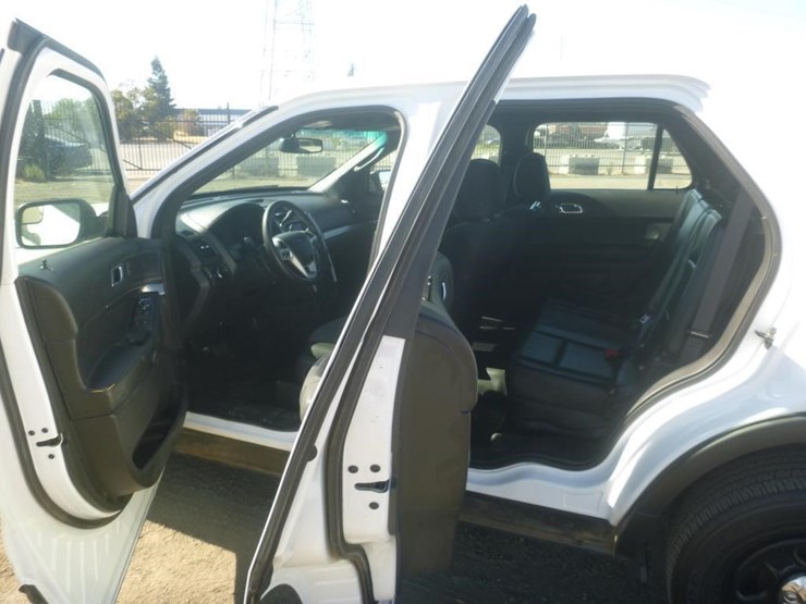 2015-ford-explorer-image-5