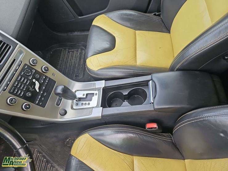 2010-volvo-xc60-image-35