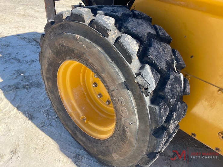 2023-deere-332g-image-12