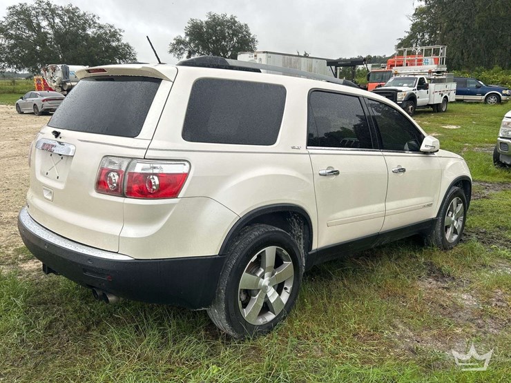 2011-gmc-acadia-image-3