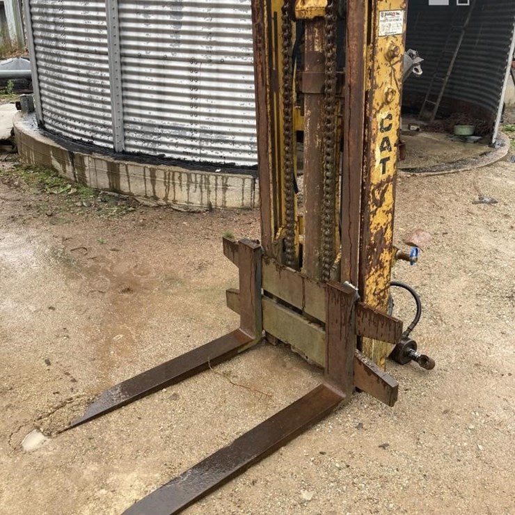 CATERPILLAR 3-POINT FORKLIFT MAST