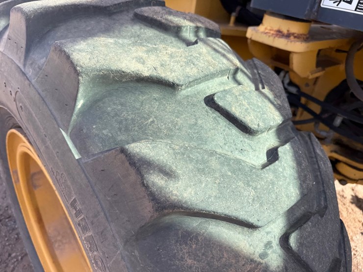 deere-672d-image-136