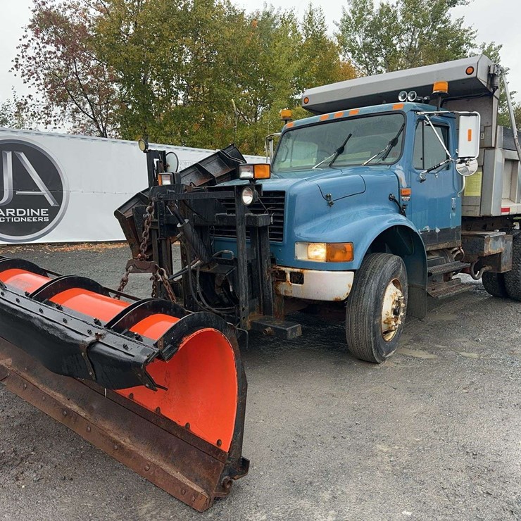 2002 INTERNATIONAL 4900