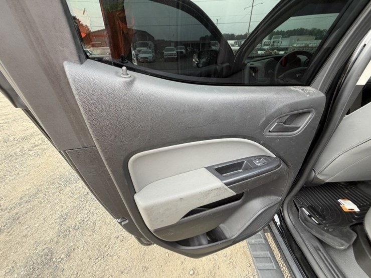 2019-chevrolet-colorado-image-22