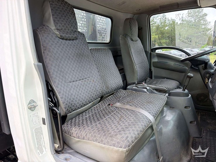 2008-isuzu-npr-image-15