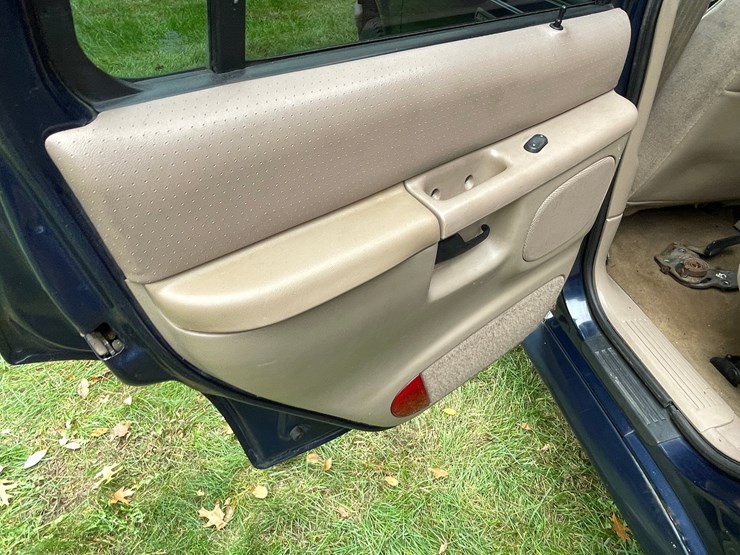 1997-ford-explorer-xlt-image-53