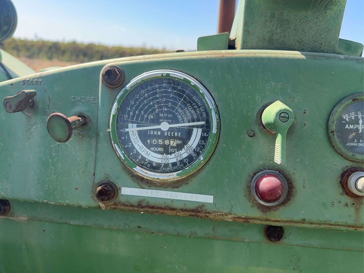 john-deere-820-image-42