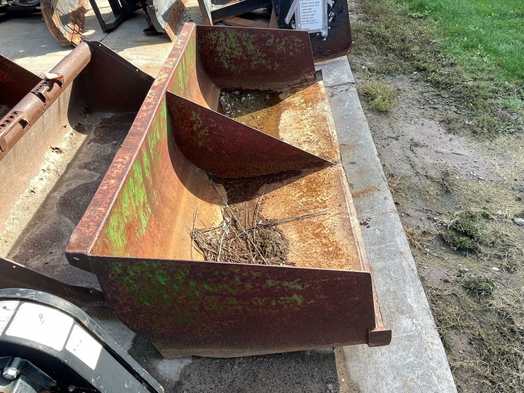 #1816-•-light-duty-straight-edge-skid-steer-bucket-image-4
