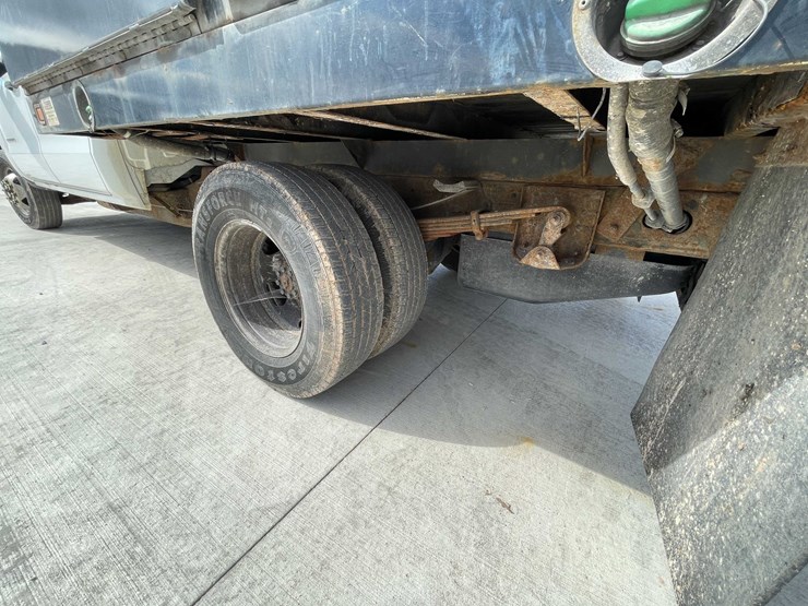 2018-chevrolet-3500-image-29