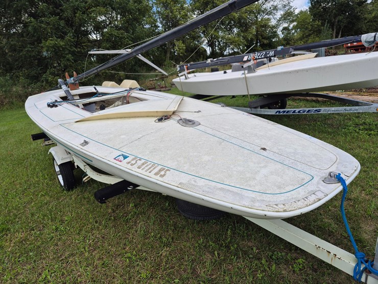 #4006-•-16'-fiberglass-sailboat-image-3