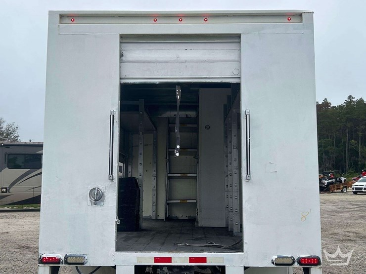 2015-chevrolet-express-4500-image-13