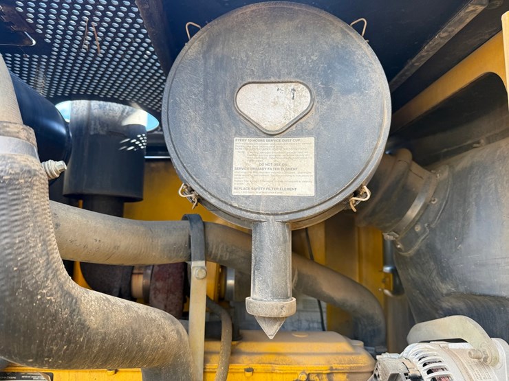 deere-672d-image-91
