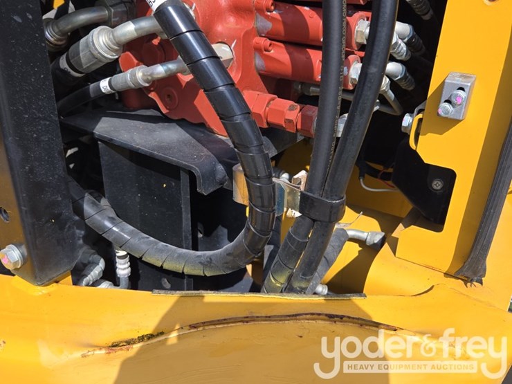 2020-deere-85g-image-40