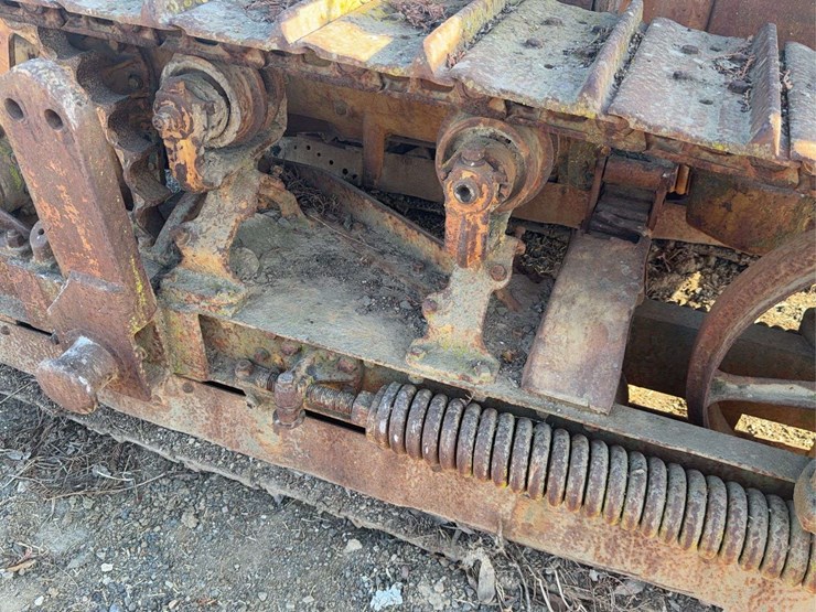 caterpillar-thirty-image-8