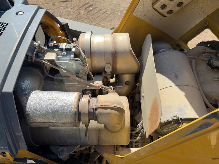 2017-deere-410l-image-12