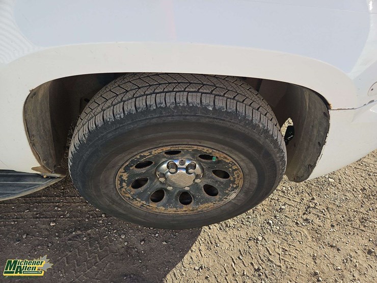 2013-chevrolet-tahoe-image-13