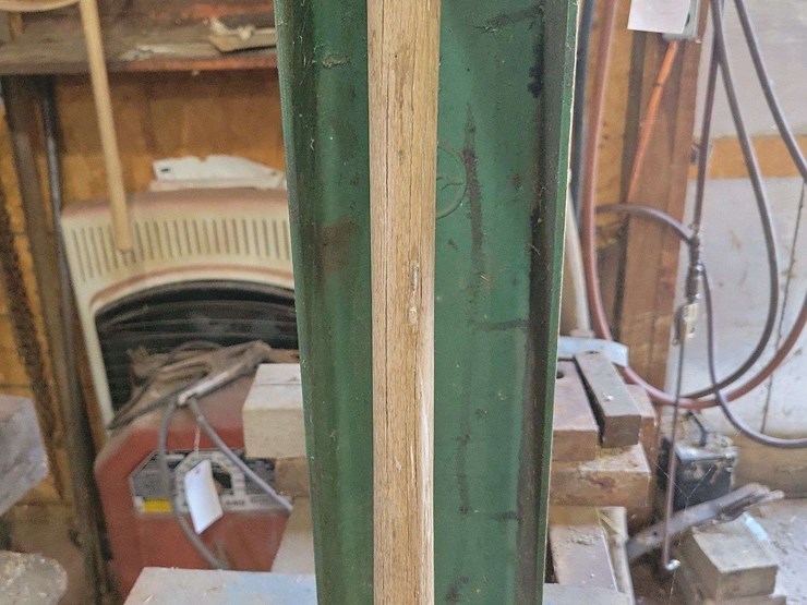 metal-pitchfork-with-wooden-handle-image-3