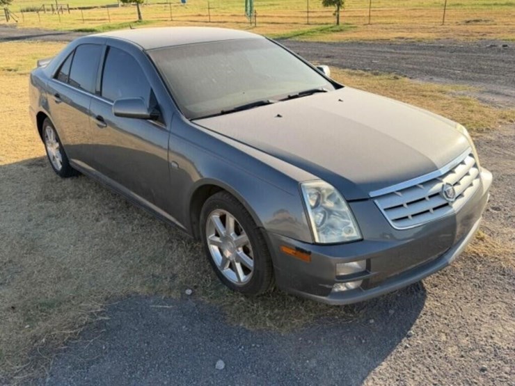 2005-cadillac-sts-car-image-3