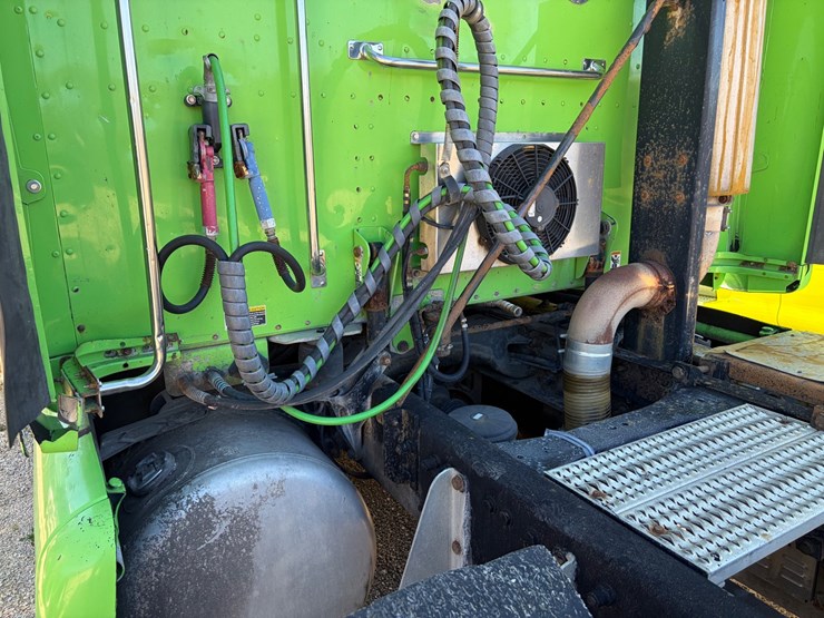 2007-peterbilt-387-image-7