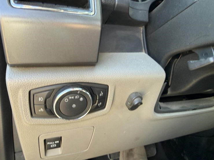 2020-ford-f150-image-46