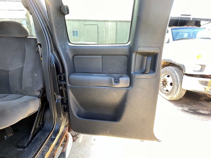 2004-gmc-2500hd-image-61
