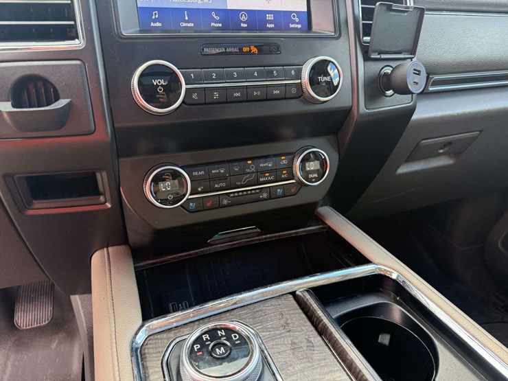 2020-ford-expedition-limited-image-14