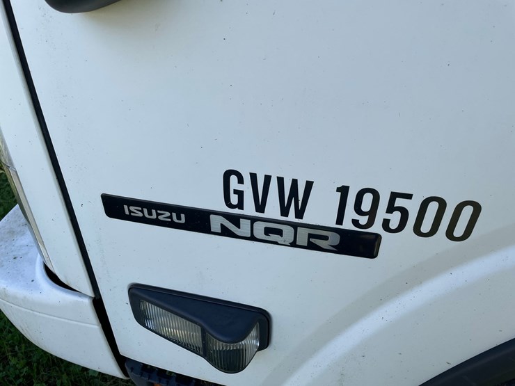 isuzu-nqr-image-4