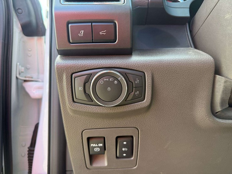 2020-ford-expedition-limited-image-11