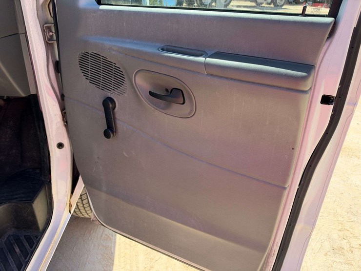 2007-utility-van-image-16