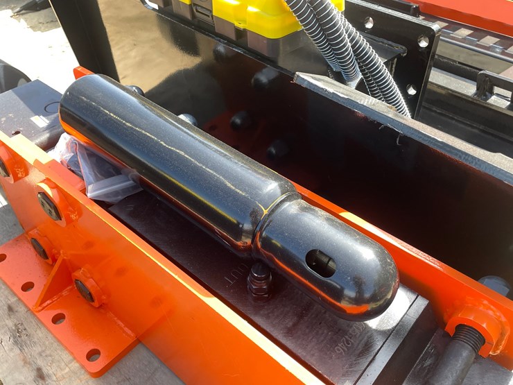 #2014-•-wolverine-skid-steer-post-driver-attachment-image-9