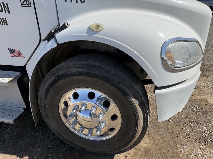 2016-freightliner-mechanics-truck-image-14